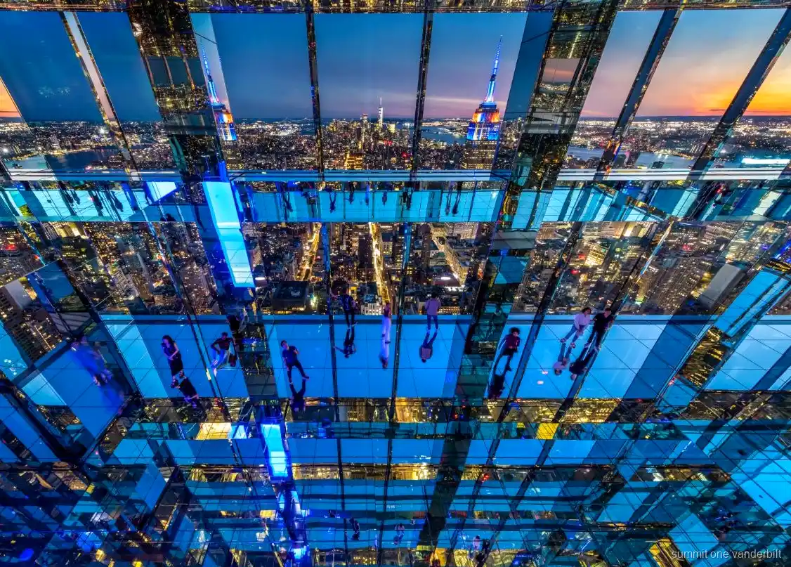 Bilety SUMMIT One Vanderbilt dają wstęp do lustrzanych sal nad Midtown Manhattan