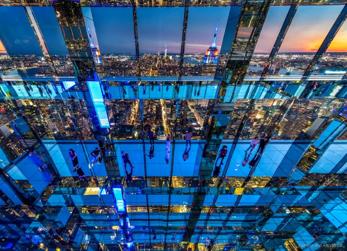 SUMMIT One Vanderbilt billetter giver adgang til de spejlede rum over Midtown Manhattan