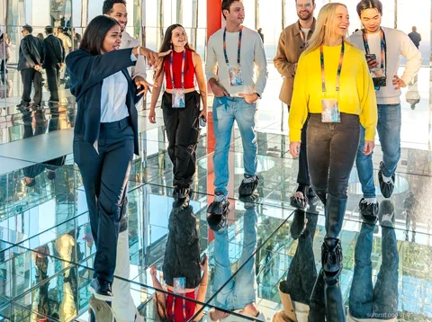 Ayna yerleştirmeli sıra beklemeden SUMMIT One Vanderbilt rehberli turu