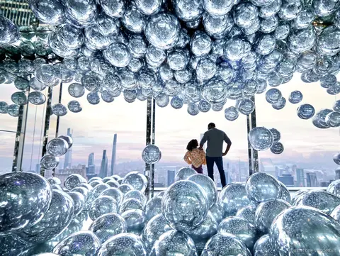 Glasgolvsupplevelse på observationsdäcket SUMMIT One Vanderbilt
