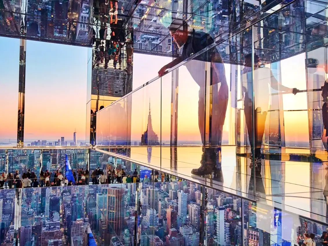 Lustrzana sala immersyjna SUMMIT One Vanderbilt w pakiecie z transferem